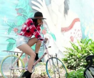 Cô em gái hư hỏng nứng lồn cả ngày